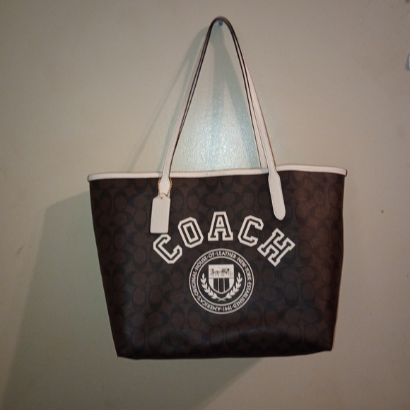Coach Handbags - EUC Coach Original City Tote In Signature Canvas With Varsity Motif Shoulder Bag